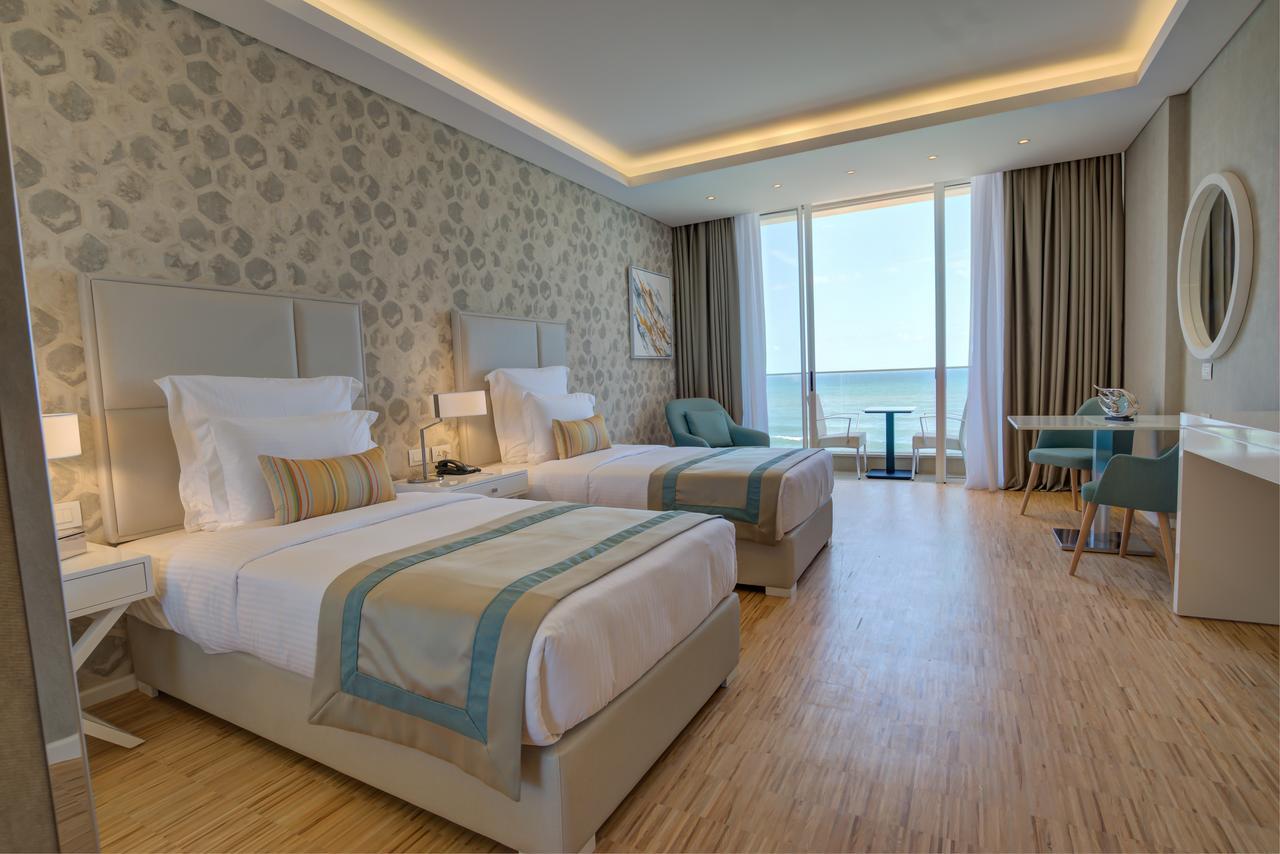 Lancaster Eden Bay Hotel Бейрут Екстериор снимка